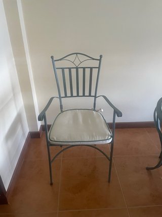 Mesa de cristal y 6 sillas de forja