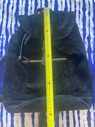 Mochila de piel negra