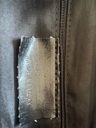 Mochila de piel negra