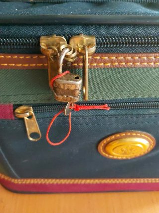 Maletín de viaje vintage negro y verde