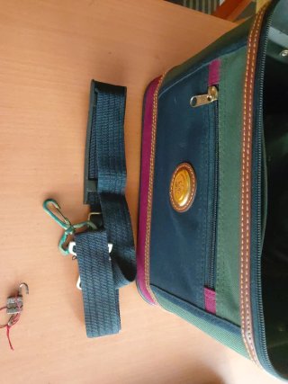 Maletín de viaje vintage negro y verde