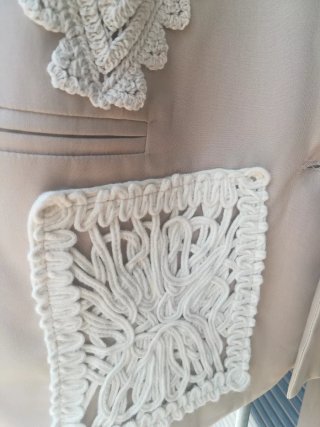 Giacca con pizzo beige e bianco