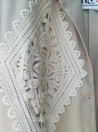 Giacca con pizzo beige e bianco