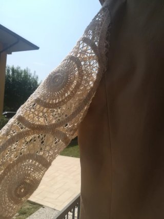 Giacca con pizzo beige e bianco