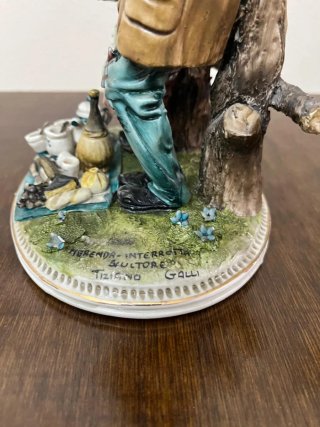 Figura Capodimonte Firmada - Pareja bajo paraguas.