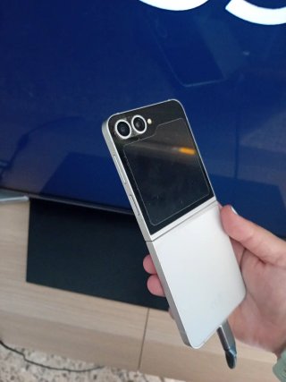 Samsung Galaxy Z Flip 6 - Pantalla interna rota