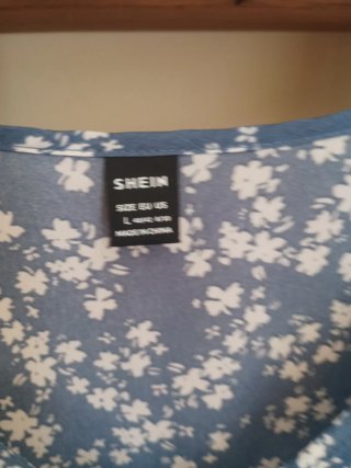 Vestido SHEIN floral azul y blanco Talla L