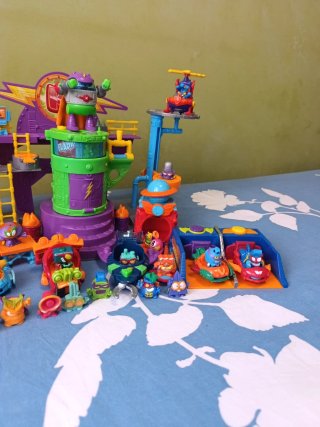 SuperZings Laboratorio Kazoom Profesor K