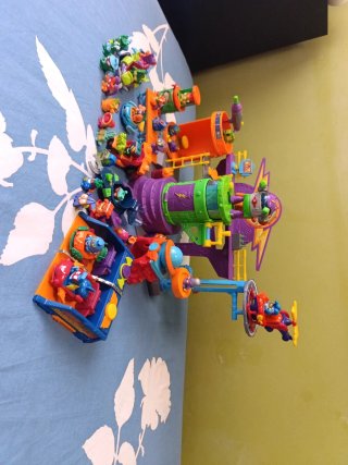SuperZings Laboratorio Kazoom Profesor K