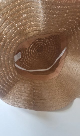 Cappello paglia tesa larga con fiori