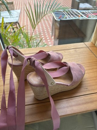 Sandalias cuña UGG rosas talla 39