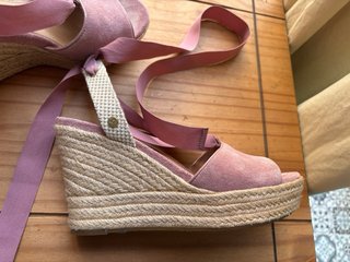 Sandalias cuña UGG rosas talla 39
