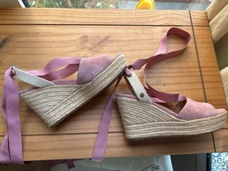Sandalias cuña UGG rosas talla 39