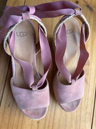 Sandalias cuña UGG rosas talla 39