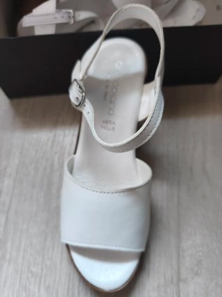 Sandalias blancas plataforma tacón madera
