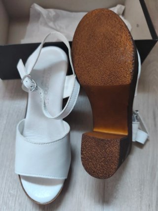 Sandalias blancas plataforma tacón madera