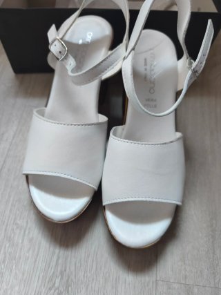 Sandalias blancas plataforma tacón madera