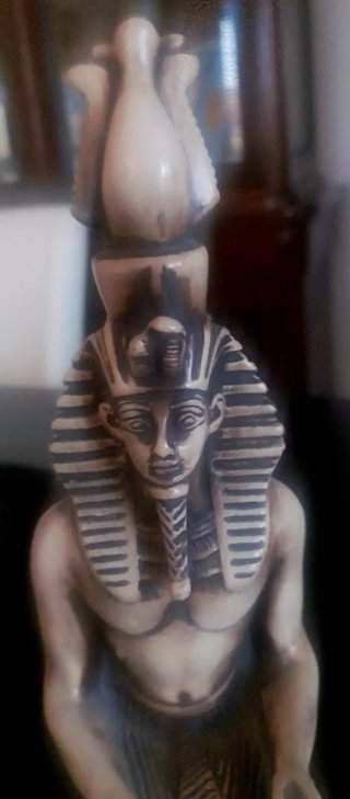 Figura Egipcia Sentada