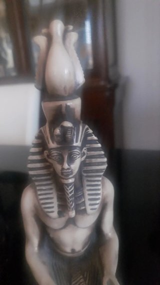 Figura Egipcia Sentada