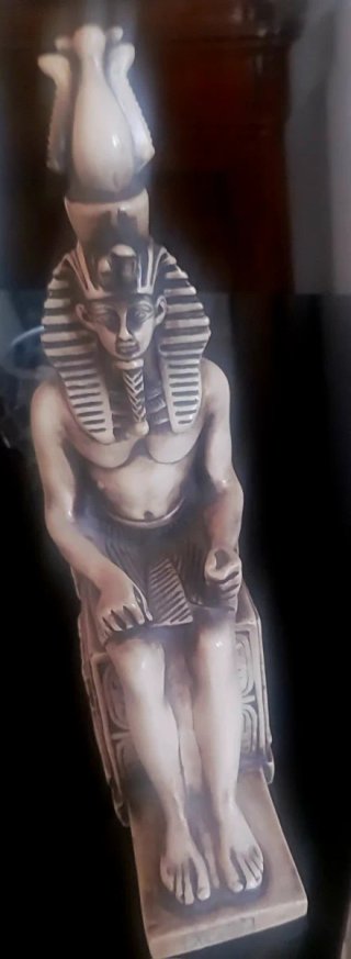 Figura Egipcia Sentada