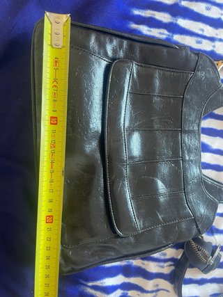 Bolso de mano negro. De puel