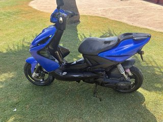Moto Scooter 50cc Azul y Negra