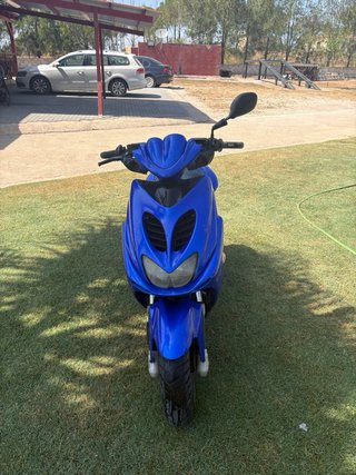 Moto Scooter 50cc Azul y Negra