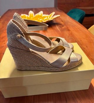 Sandalias Castañer Beige/Oro