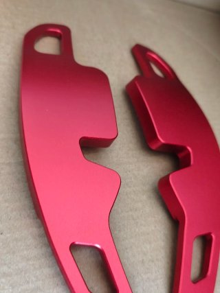 Levas de cambio rojas para coche