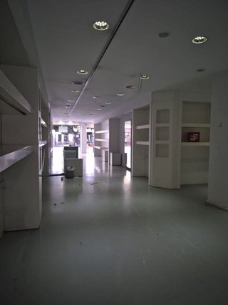 Local comercial en alquiler en Los Remedios en Sevilla