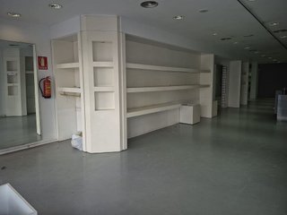 Local comercial en alquiler en Los Remedios en Sevilla