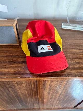 Gorra Adidas x LEGO Roja y Amarilla