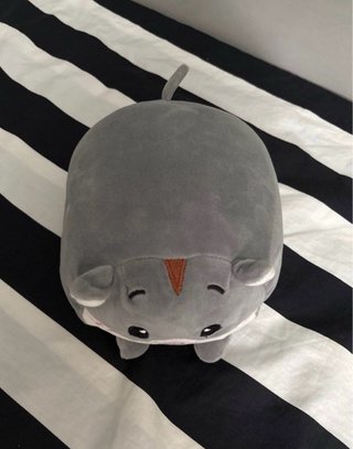 Peluche de gato gris