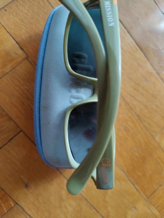 Gafas de sol verdes para niño.Chicco