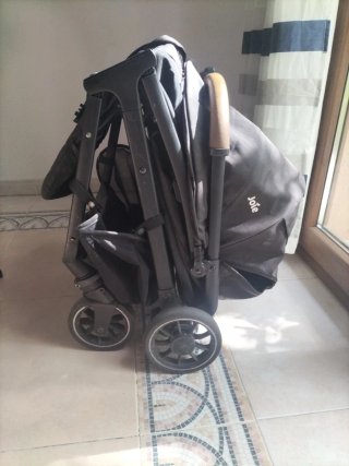 Silla de paseo Joie Pact negra