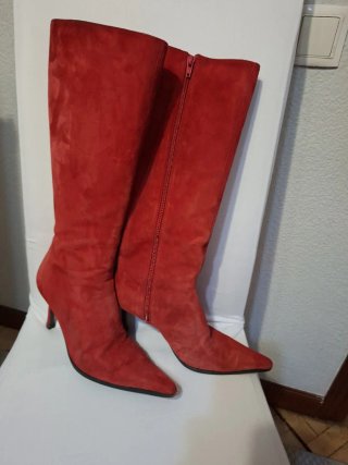 Botas de ante rojas talla 40