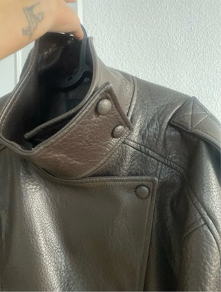 Cazadora Zara efecto piel marrón