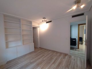 Oficina en alquiler en Les Tres Torres en Barcelona