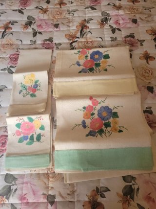 Set salviette ricamate floreali