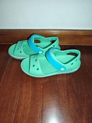 Chanclas Crocs Verdes y Azules
