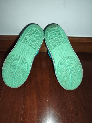 Chanclas Crocs Verdes y Azules