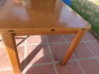 Mesa de comedor de madera y 4 sillas