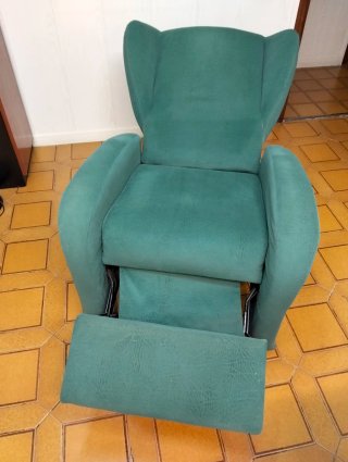 Sillón relax manual verde.