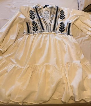 Vestido Zara bordado blanco y negro