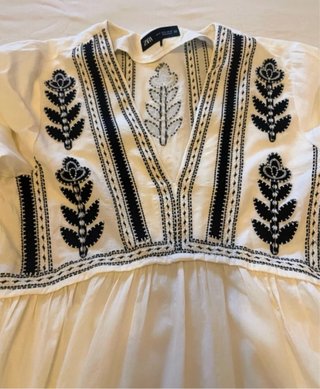 Vestido Zara bordado blanco y negro