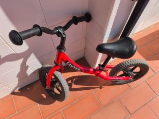 Bici de equilibrio Sawyer Roja