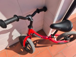 Bici de equilibrio Sawyer Roja