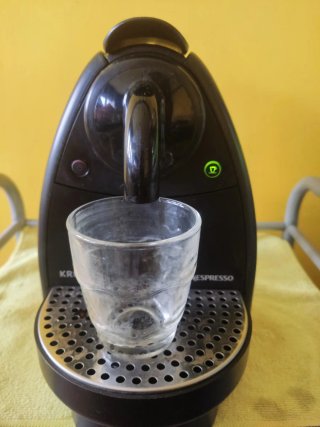 Cafetera Krups Nespresso Negra
