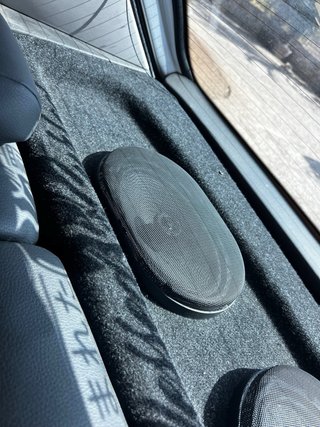 Altavoces de bandeja coche