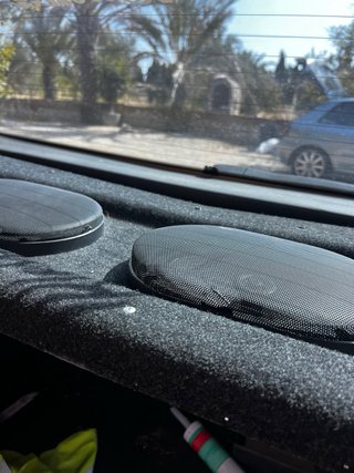 Altavoces de bandeja coche
